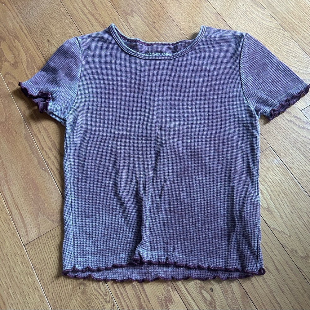 american eagle womens xs tshirt crop maroon Ruffle Trim perfect condition